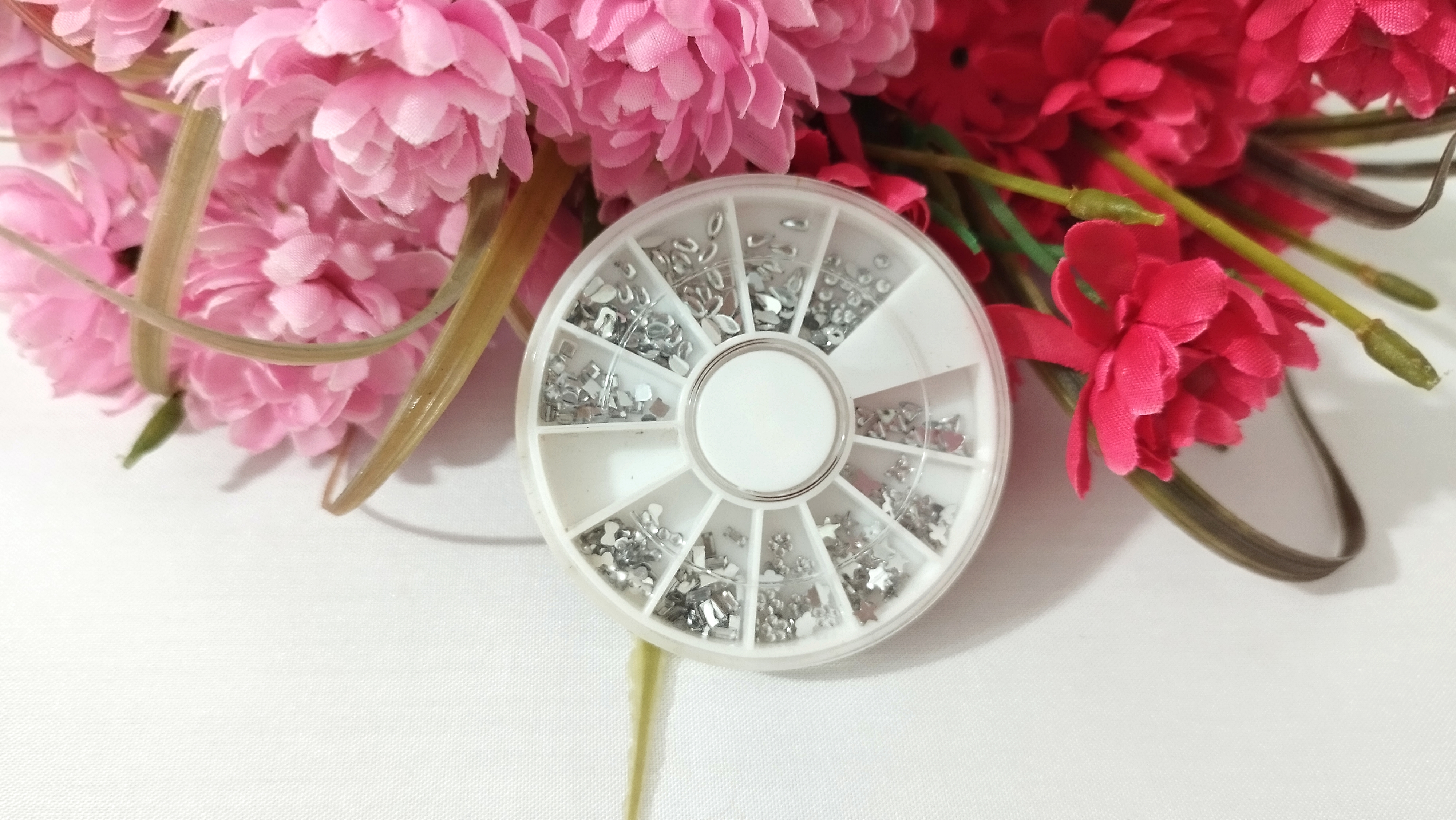 نگین مخصوص طراحی ناخن رنگ نقره ای